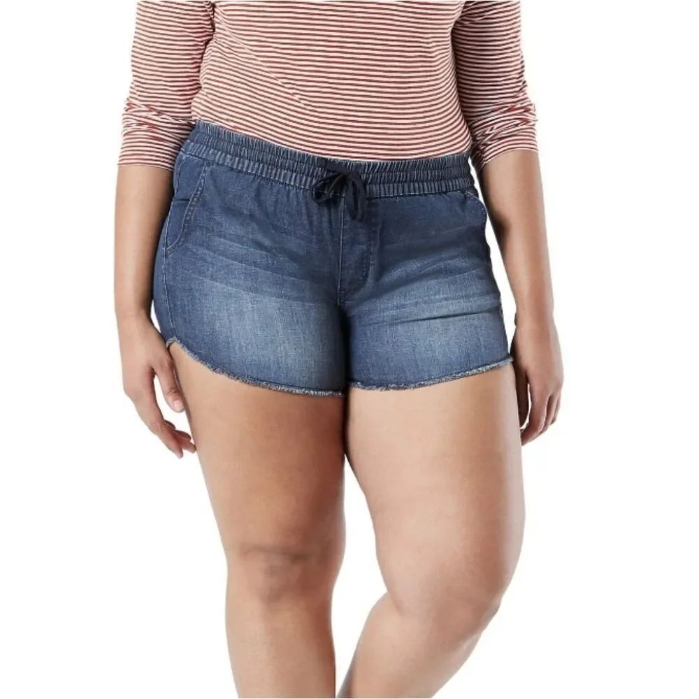 Signature by Levi Strauss & Co. Women's Medium Modern Lightweight Short